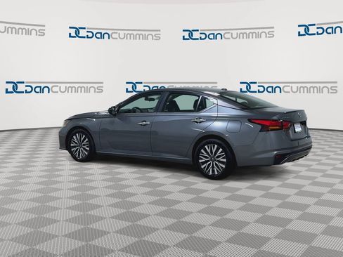 Used 2024 Nissan Altima 2.5 SV FWD image 7