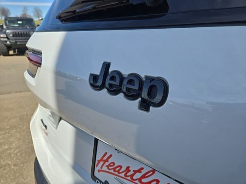 Used 2024 Jeep Grand Cherokee L Limited w/ Luxury Tech Group II image 23