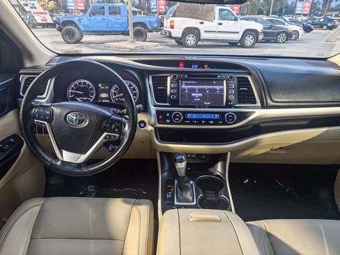 Certified 2017 Toyota Highlander XLE image 15