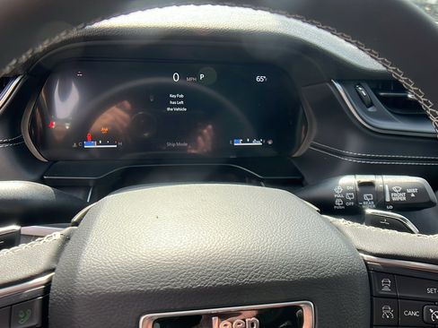 New 2025 Jeep Grand Cherokee L Altitude image 24