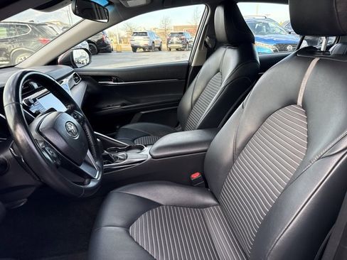 Used 2018 Toyota Camry SE image 5