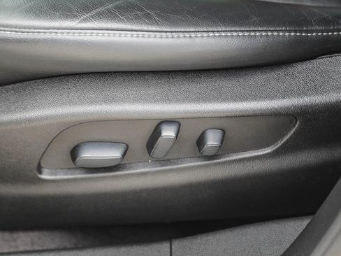 Used 2023 Cadillac XT4 Luxury w/ Cold Weather Package FWD image 19