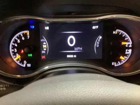 Used 2021 Jeep Grand Cherokee Laredo AWD/4WD image 26