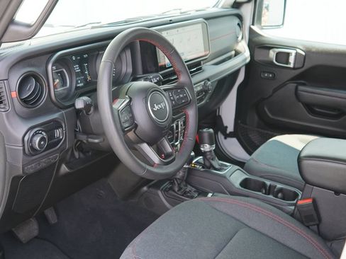 Used 2025 Jeep Wrangler Unlimited Rubicon AWD/4WD image 10