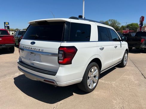 Used 2024 Ford Expedition Platinum image 4