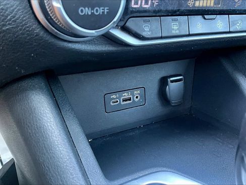 Used 2021 Nissan Sentra SV FWD image 13