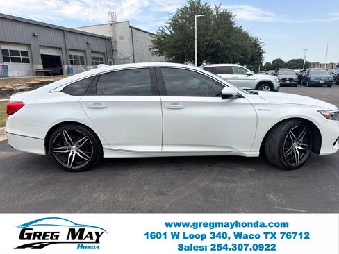 Used 2021 Honda Accord Touring image 2