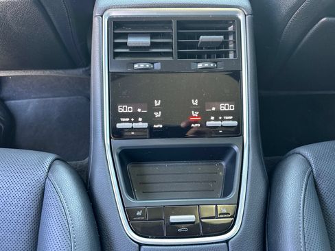 Used 2023 Porsche Panamera image 15