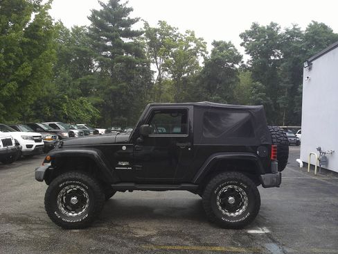 Used 2010 Jeep Wrangler Sahara AWD/4WD image 9