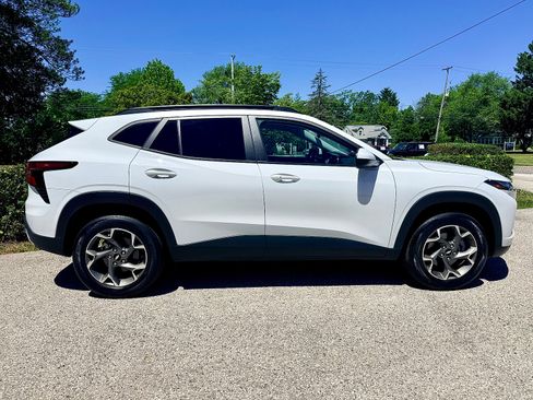 Used 2024 Chevrolet Trax LT w/ Driver Confidence Package FWD image 3