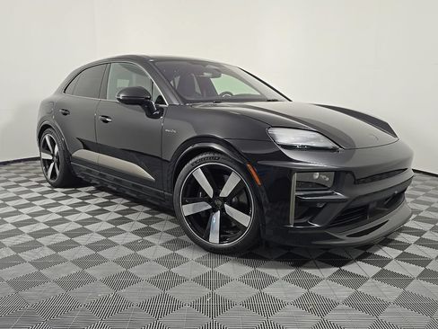 Certified 2025 Porsche Macan Turbo Electric AWD/4WD image 9