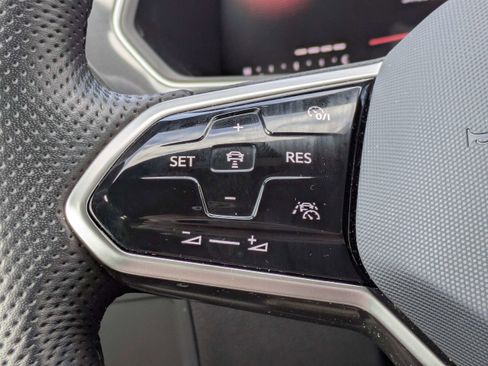 Used 2024 Volkswagen Tiguan SE R-Line image 24