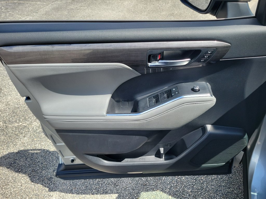 Used 2020 Toyota Highlander Limited AWD/4WD image 13