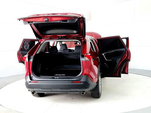 Certified 2022 Toyota RAV4 LE AWD/4WD image 11