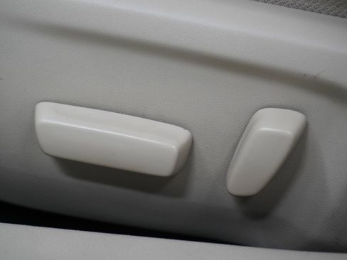 Used 2013 Toyota Camry LE image 12