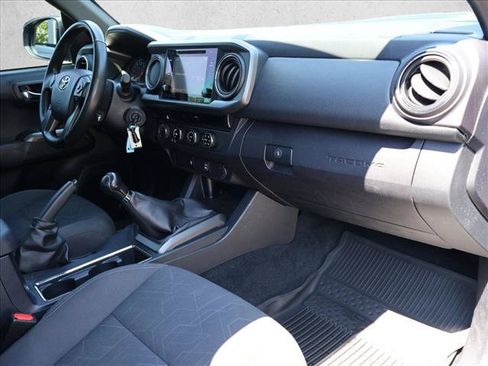 Used 2017 Toyota Tacoma TRD Sport AWD/4WD image 21