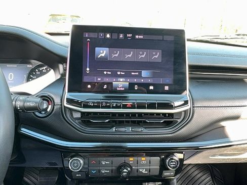 Used 2022 Jeep Compass Latitude image 23