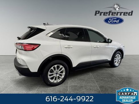 Used 2022 Ford Escape SE image 17