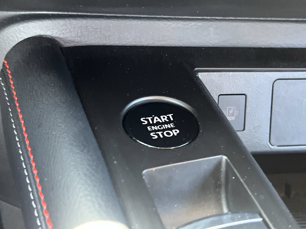 Used 2025 Nissan Kicks SR FWD image 15