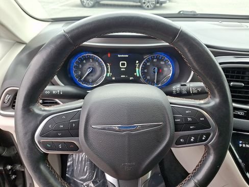 Used 2020 Chrysler Pacifica Touring-L Plus w/ Advanced Safetytec Group image 22