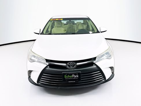 Used 2015 Toyota Camry XLE image 2
