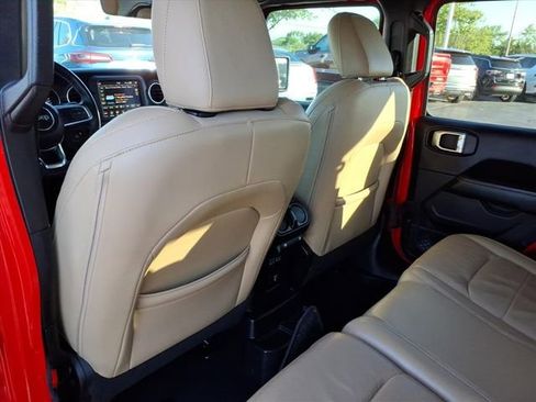 Used 2018 Jeep Wrangler Unlimited Sahara AWD/4WD image 14