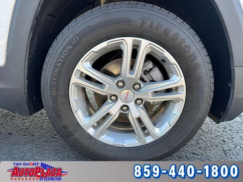 Used 2023 GMC Terrain SLE w/ Driver Convenience Package image 6