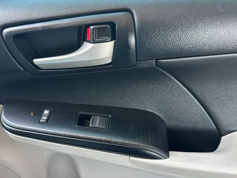 Used 2013 Toyota Camry LE FWD image 18