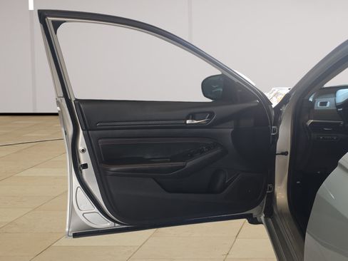 Used 2019 Nissan Altima 2.5 SR w/ SR Premium Package AWD/4WD image 10