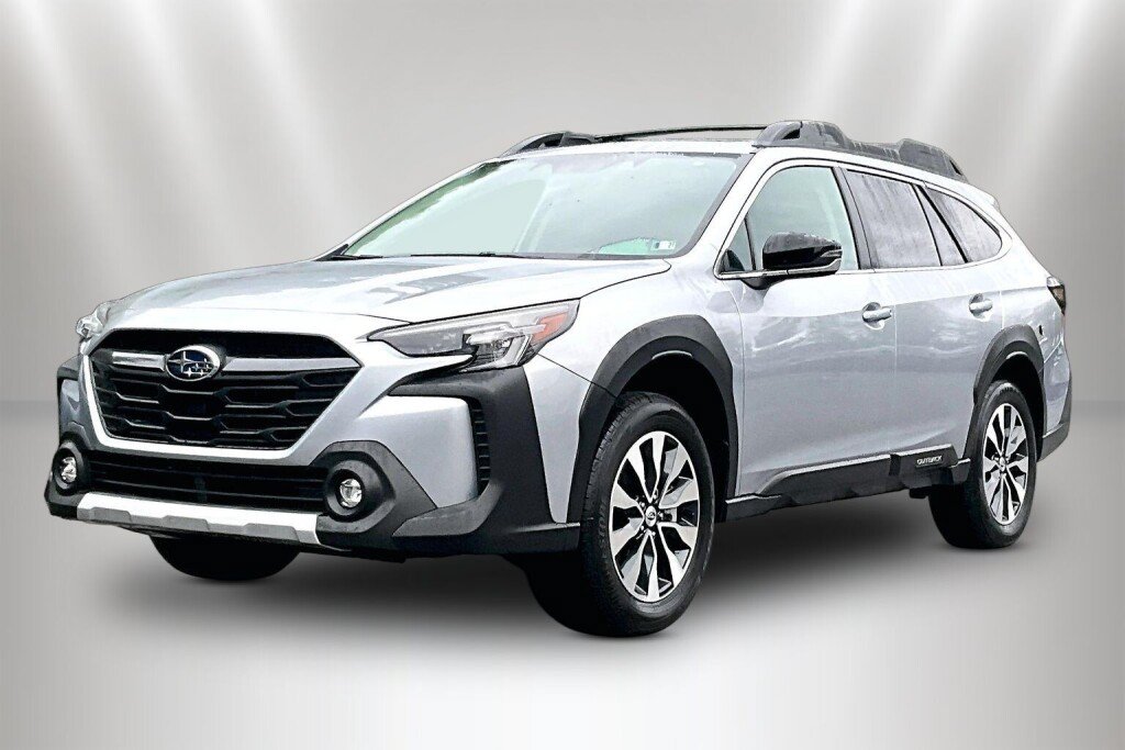Certified 2025 Subaru Outback Limited AWD/4WD image 3