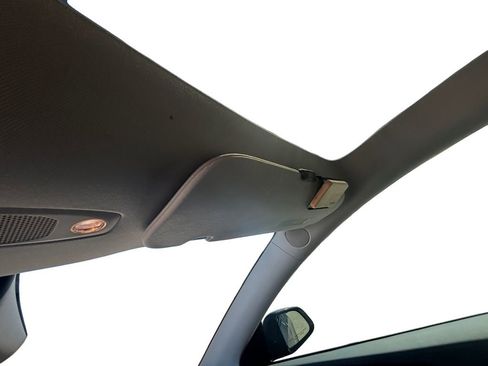 Used 2025 Tesla Model Y Performance image 28