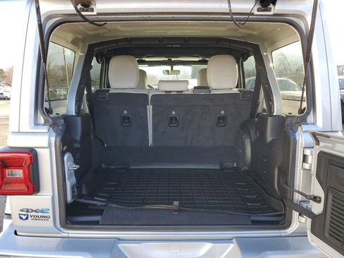 Used 2023 Jeep Wrangler Unlimited Sahara image 28