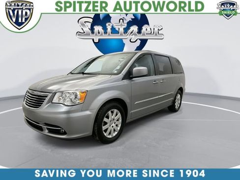 Used 2014 Chrysler Town & Country Touring FWD image 6