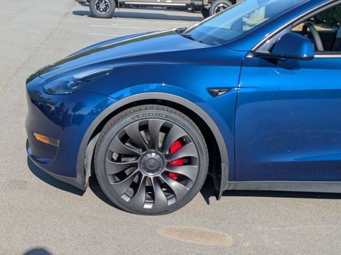 Used 2023 Tesla Model Y Long Range AWD/4WD image 11