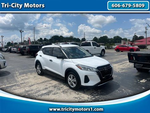 Used 2022 Nissan Kicks S image 1
