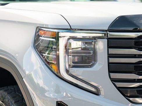Used 2025 GMC Sierra 1500 AT4 w/ AT4 Premium Package AWD/4WD image 8