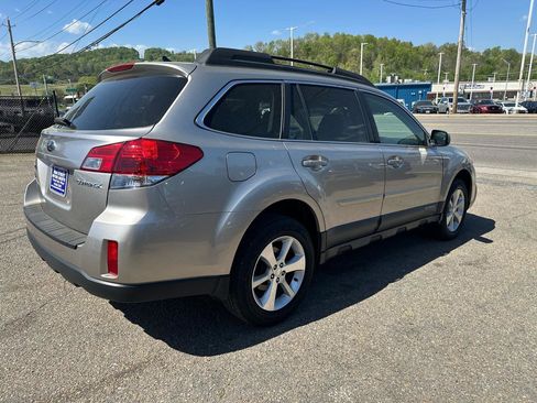 Used 2014 Subaru Outback 2.5i Limited image 2