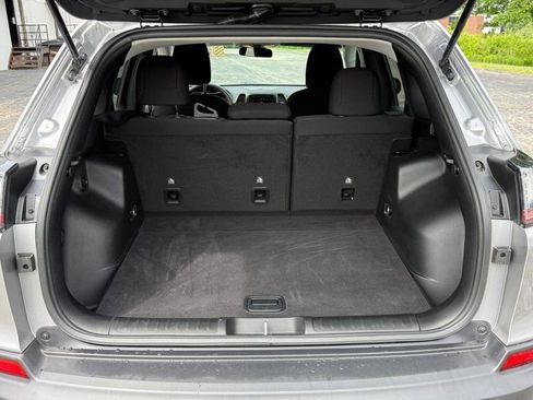 Used 2020 Jeep Cherokee Latitude FWD image 5
