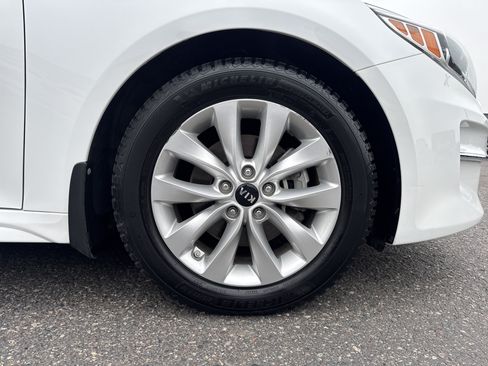 Used 2018 Kia Optima EX w/ Premium Package FWD image 9