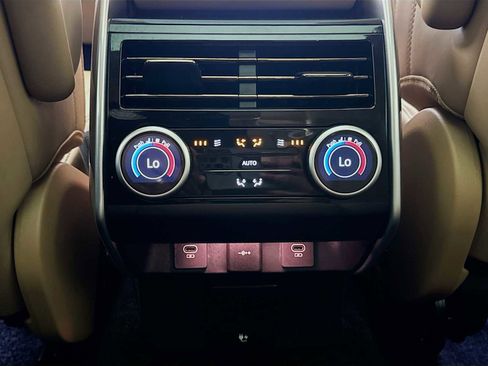 Used 2025 Land Rover Range Rover SE image 25