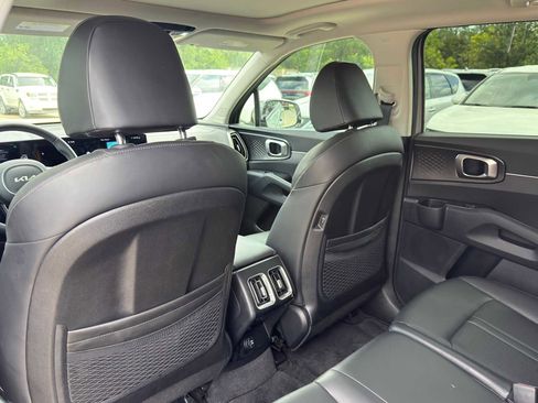 Certified 2024 Kia Sorento S w/ Panoramic Sunroof Package AWD/4WD image 27