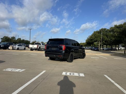 Used 2021 GMC Yukon Denali w/ Denali Ultimate Package AWD/4WD image 2