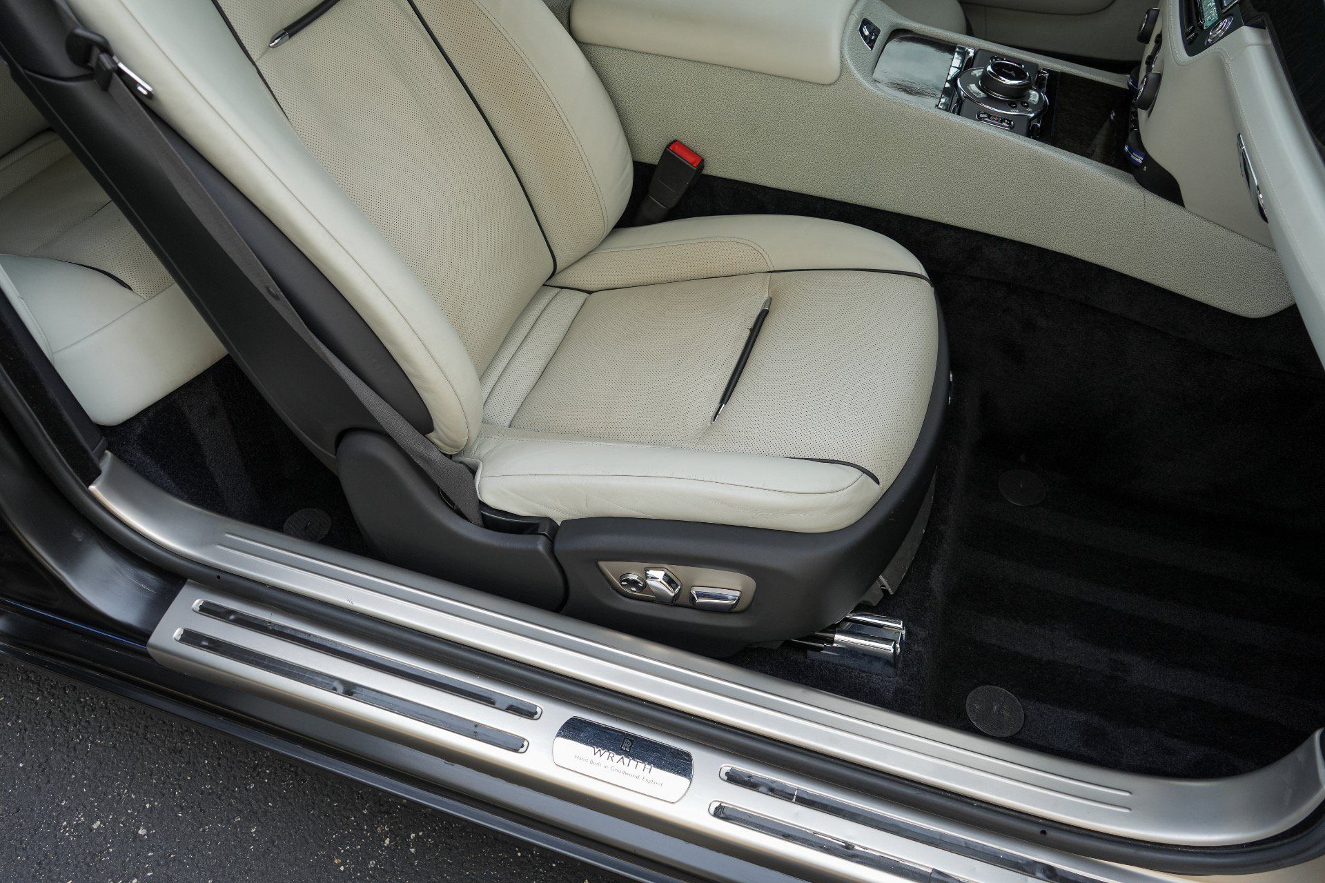 Used 2015 Rolls-Royce Wraith RWD image 26