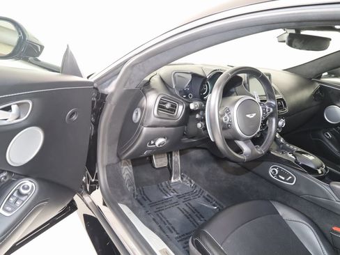Used 2019 Aston Martin V8 Vantage Coupe image 39