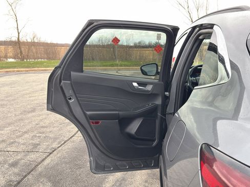 Used 2025 Ford Escape Platinum AWD/4WD image 34