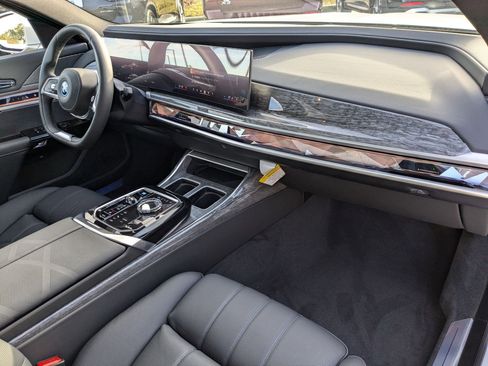 New 2025 BMW i7 eDrive50 w/ Premium Package image 40