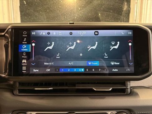 Used 2025 Jeep Wrangler Unlimited Sahara w/ Safety Group image 20