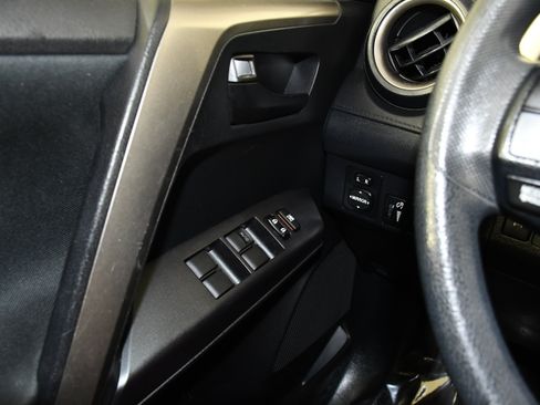 Used 2018 Toyota RAV4 LE w/ All Weather Liner Package AWD/4WD image 31