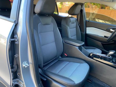 Used 2025 Chevrolet Trax LT w/ Driver Confidence Package image 44