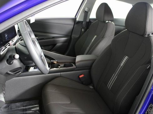 Certified 2025 Hyundai Elantra SEL image 17